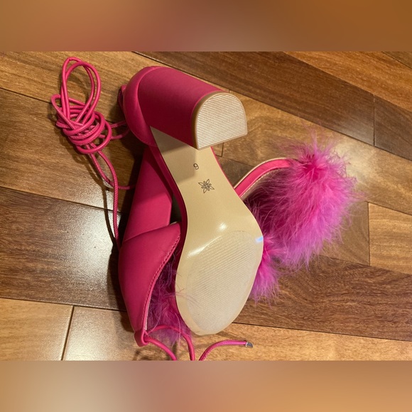 Never worn - BCBGeneration Barbie Pink Fluffy Heel - Picture 5 of 6